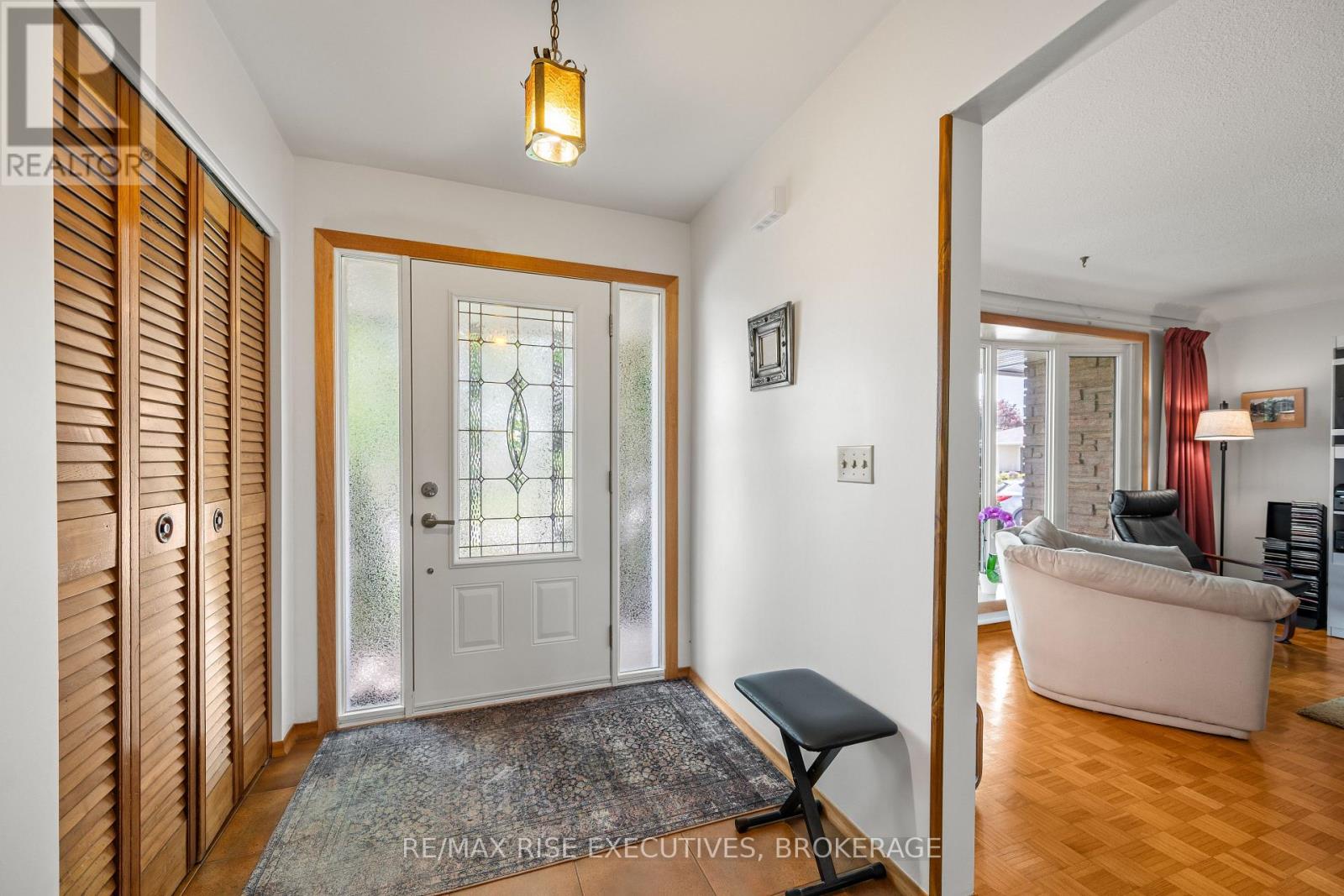 707 LAIDLAW CRESCENT - Image 3