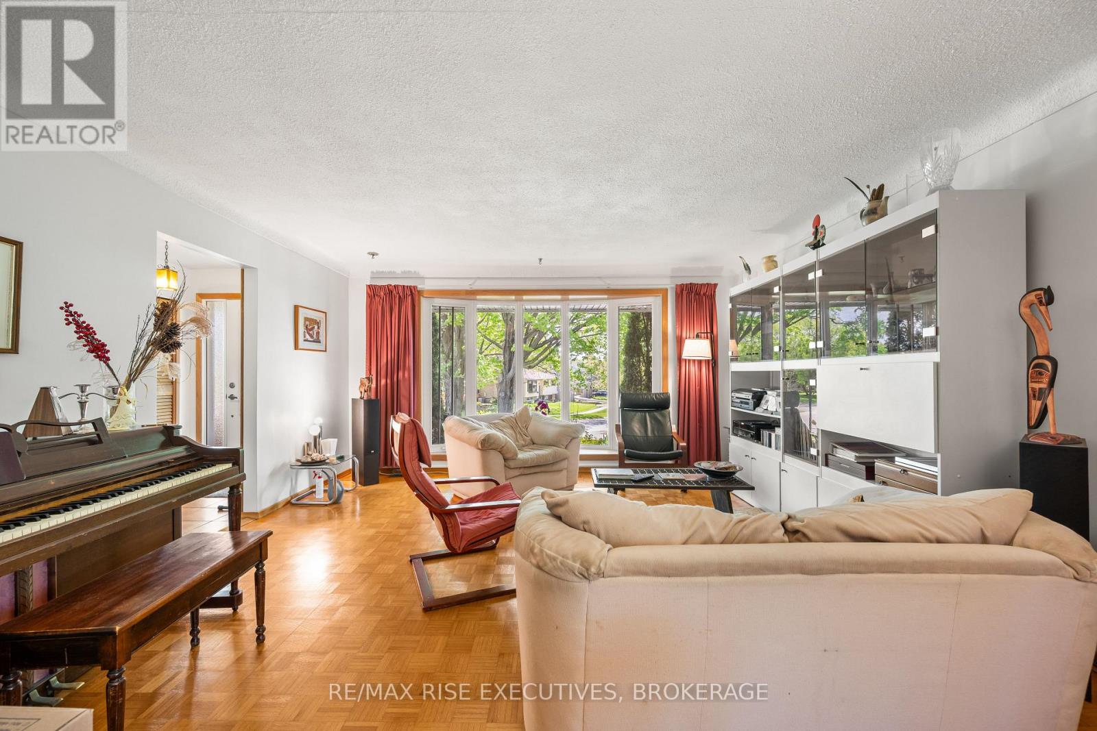 707 LAIDLAW CRESCENT - 5