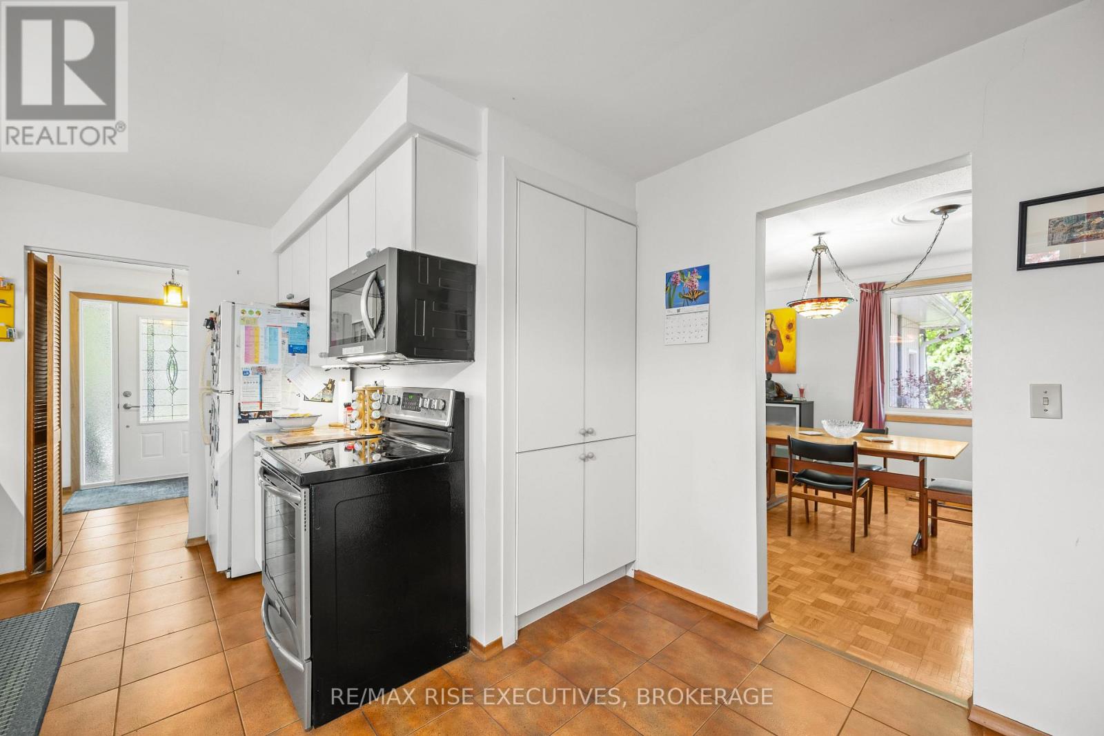 707 LAIDLAW CRESCENT - 9