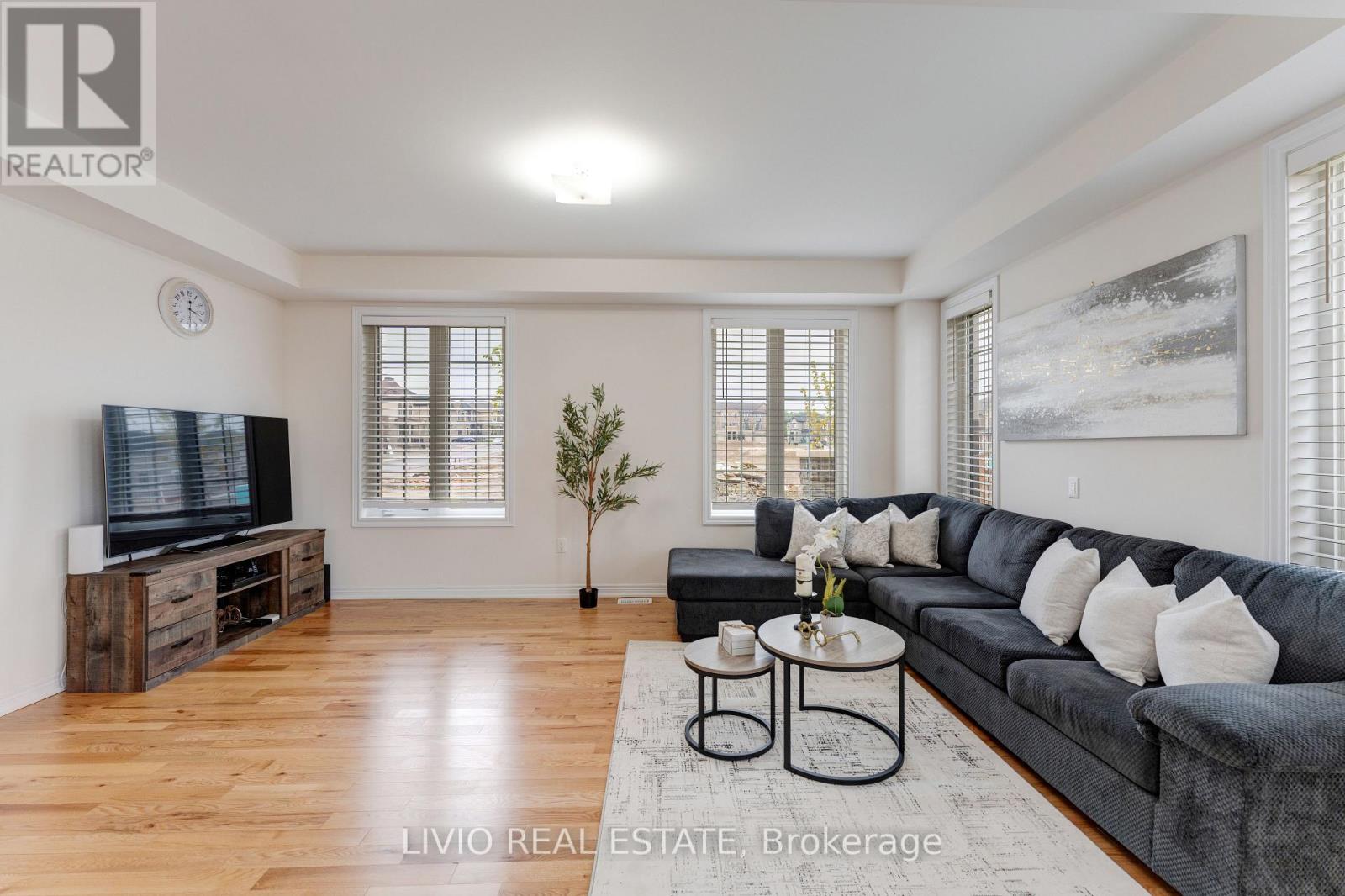 8 HOUSEFINCH AVENUE - 15