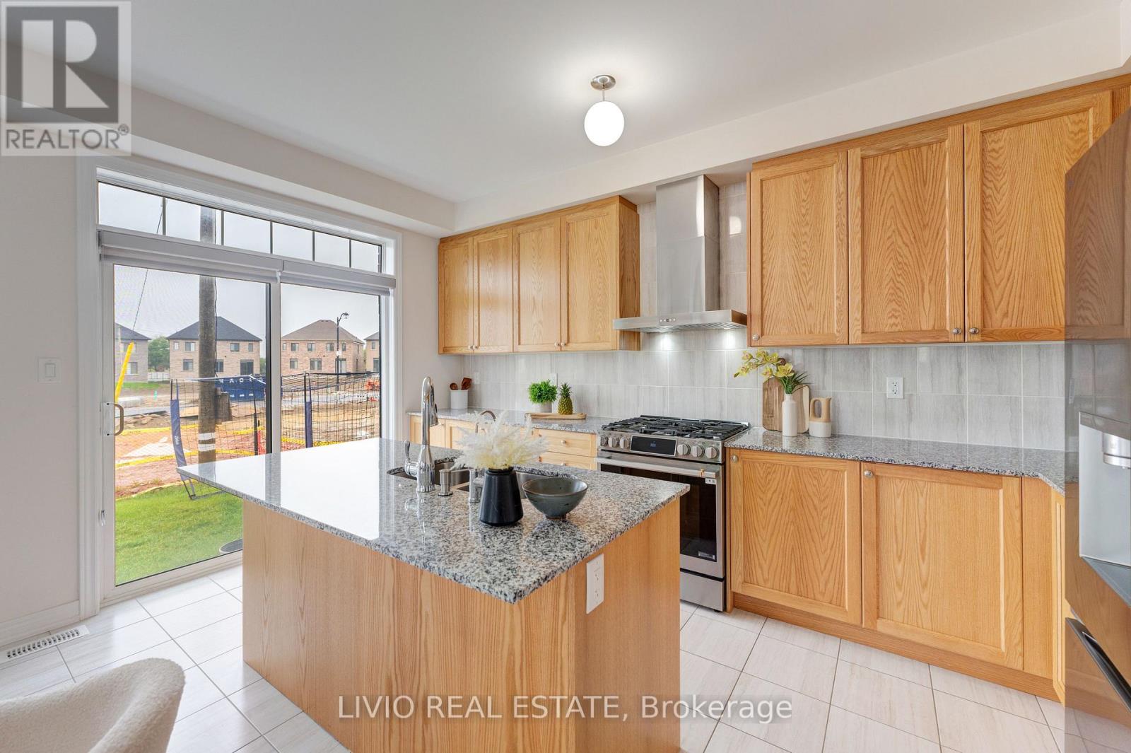 8 HOUSEFINCH AVENUE - 21