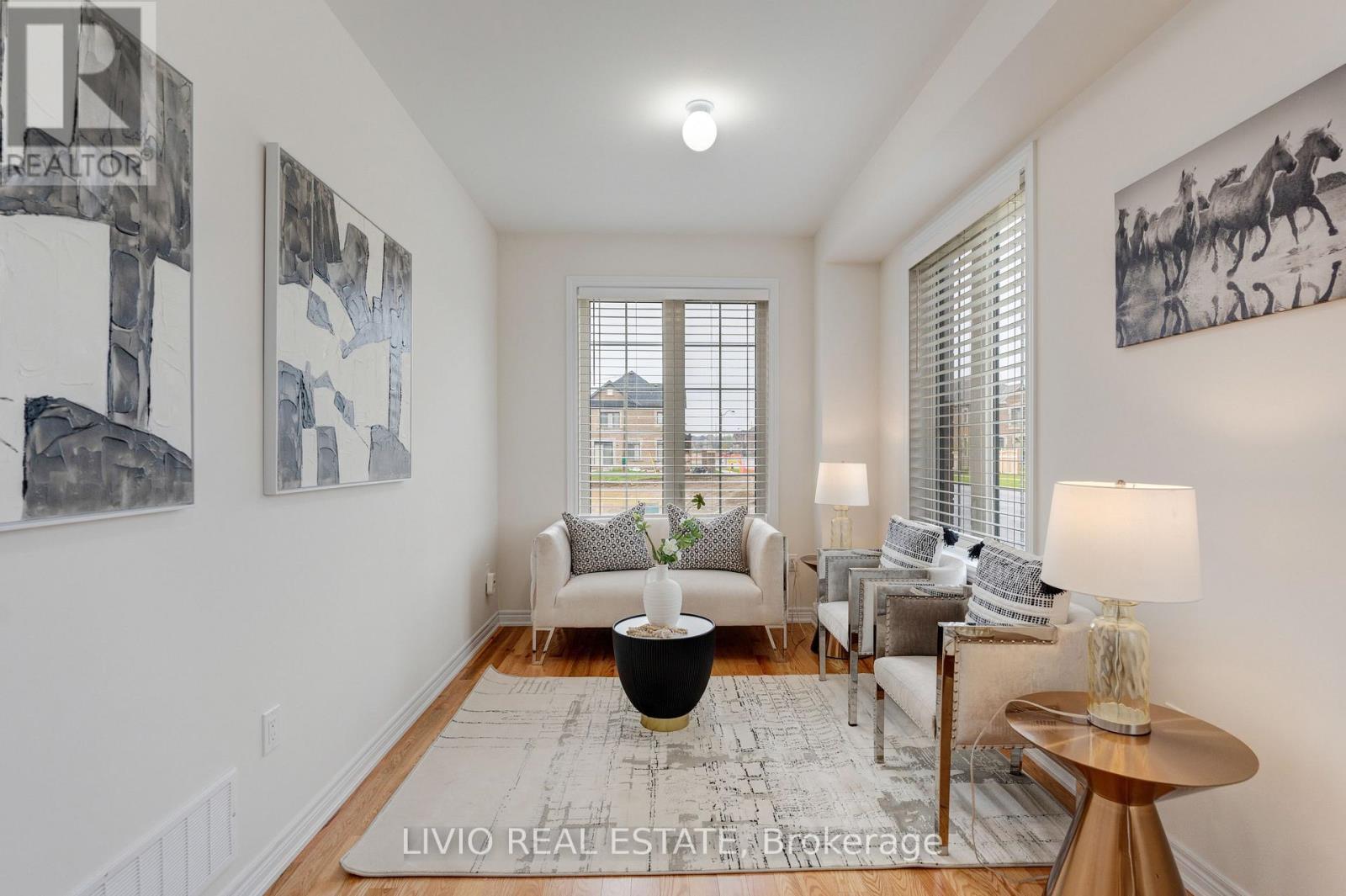 8 HOUSEFINCH AVENUE - 12