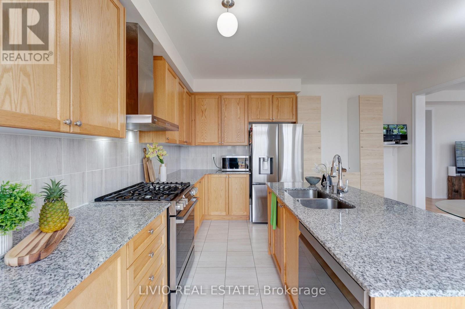 8 HOUSEFINCH AVENUE - 22