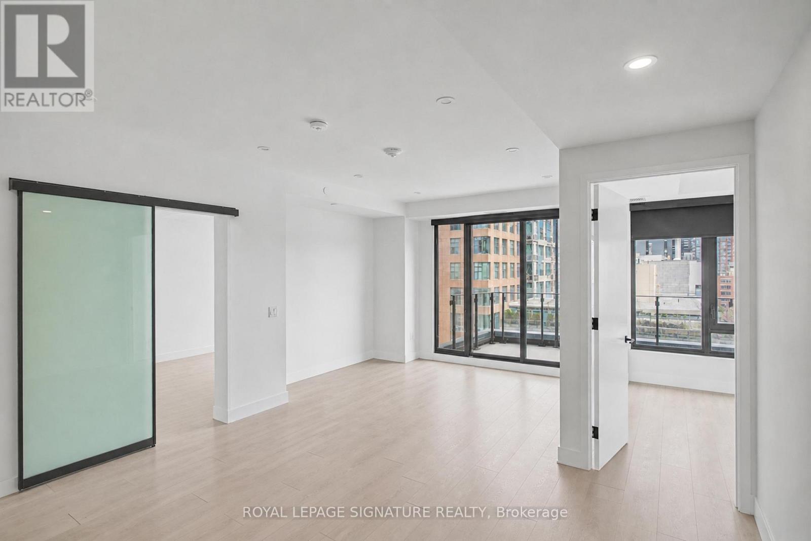 #725 505 RICHMOND STREET W - 4