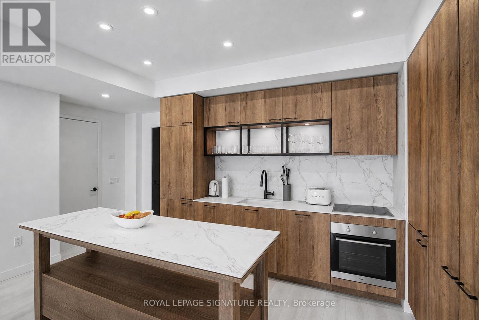 #725 505 RICHMOND STREET W - 6