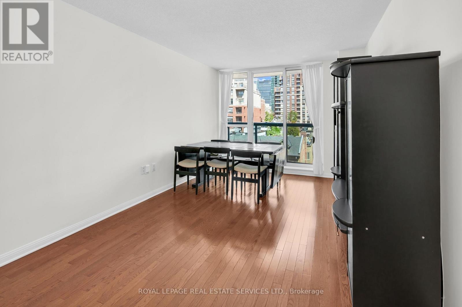 #704 109 FRONT STREET E - 17