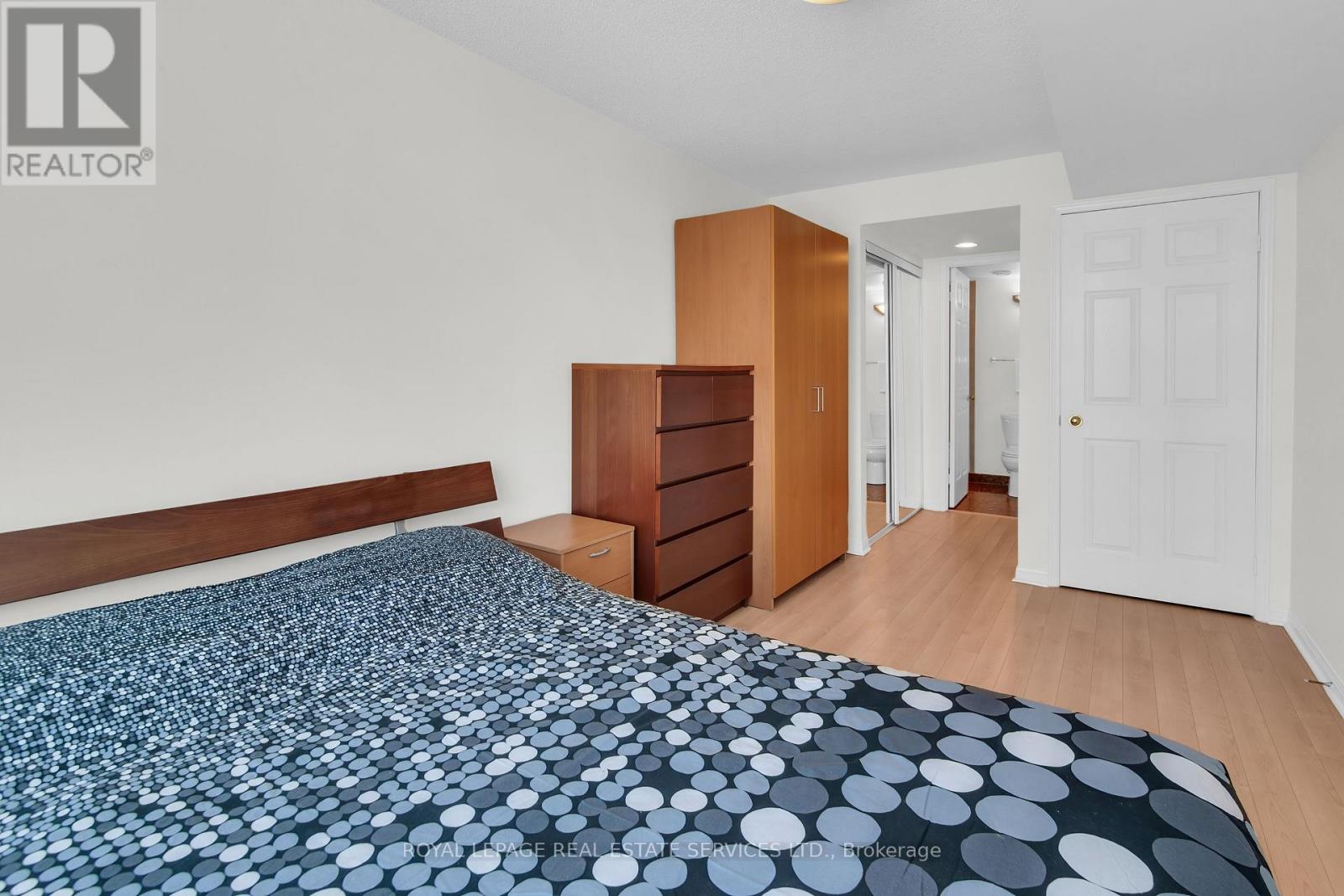 #704 109 FRONT STREET E - 27