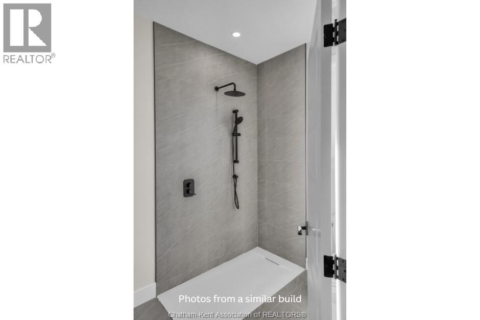 18 Rosewood CRESCENT - 22