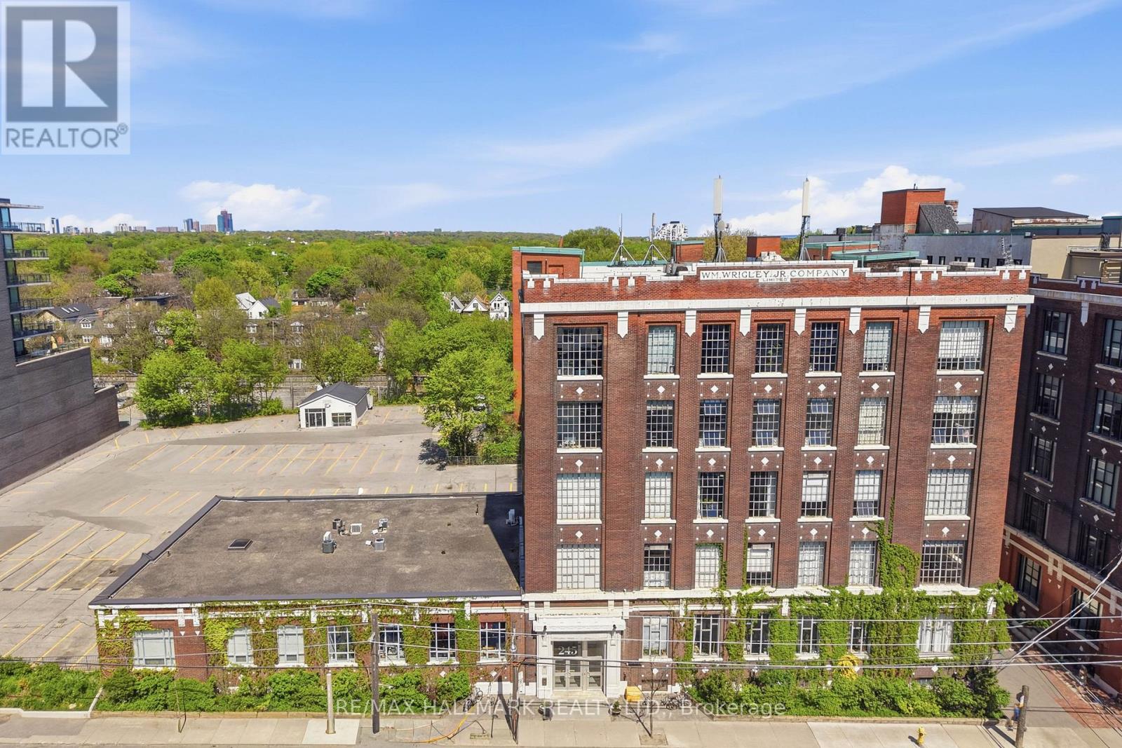 #203 245 CARLAW AVENUE - 25