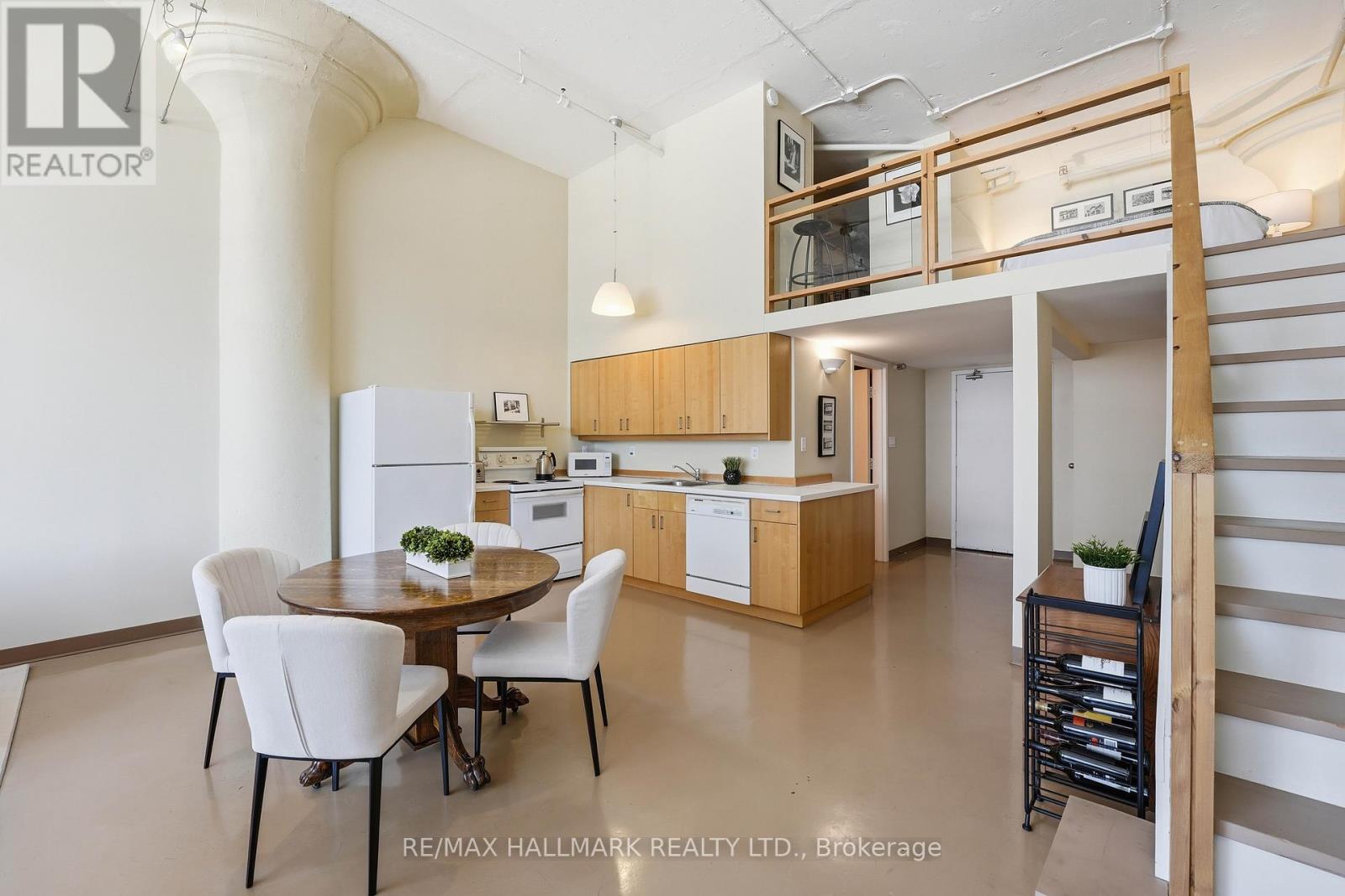 #203 245 CARLAW AVENUE - 7