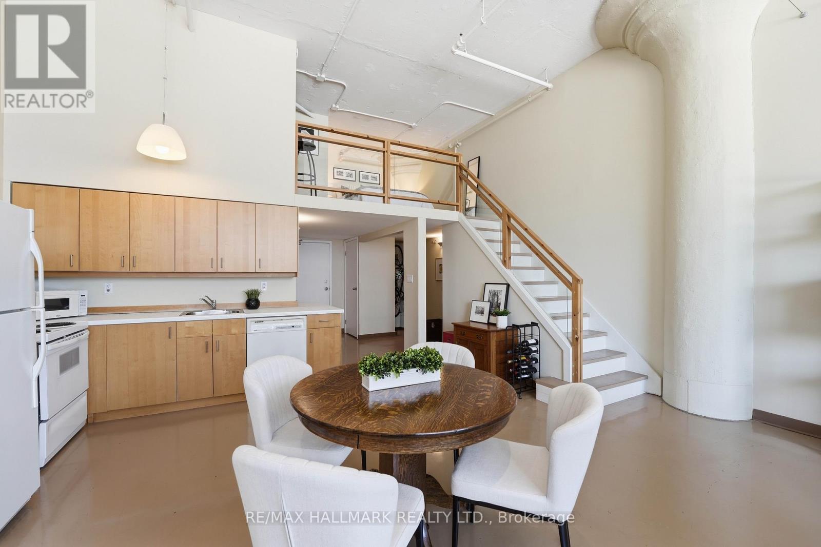 #203 245 CARLAW AVENUE - 9