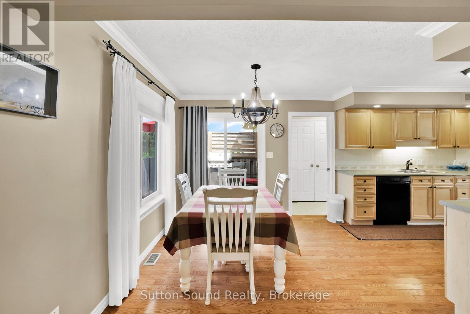 900 10TH AVENUE E - 11
