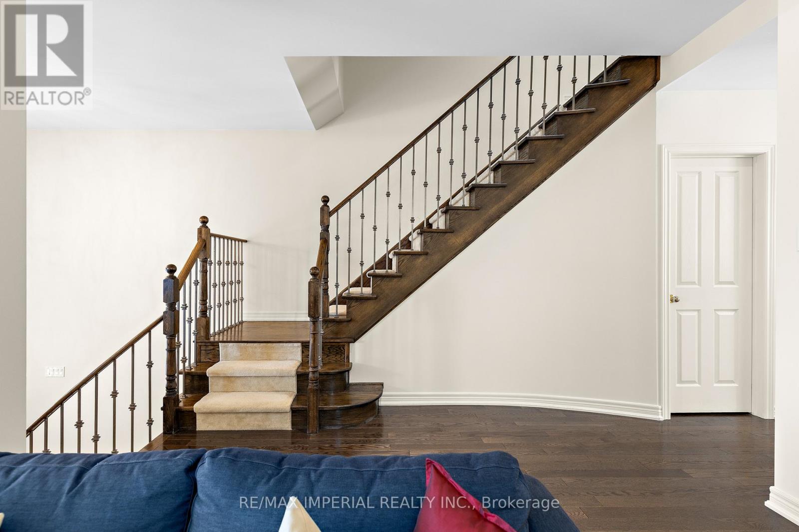 16 CARRIAGE HOUSE COURT - 19