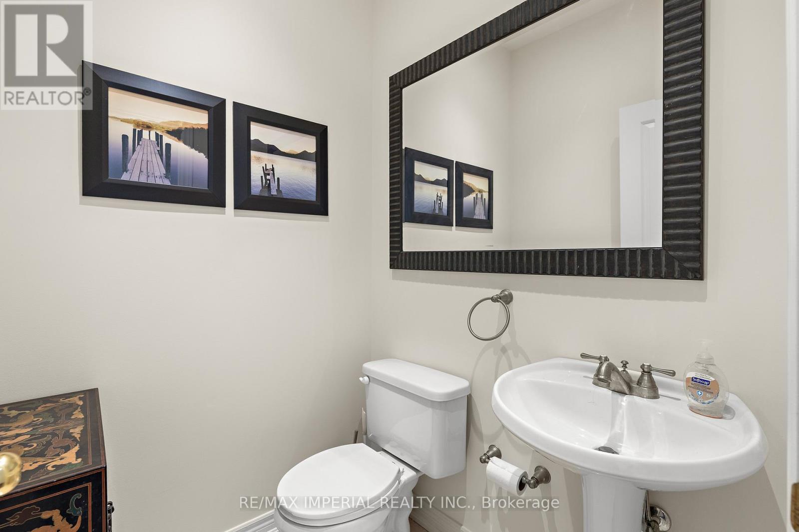 16 CARRIAGE HOUSE COURT - 20