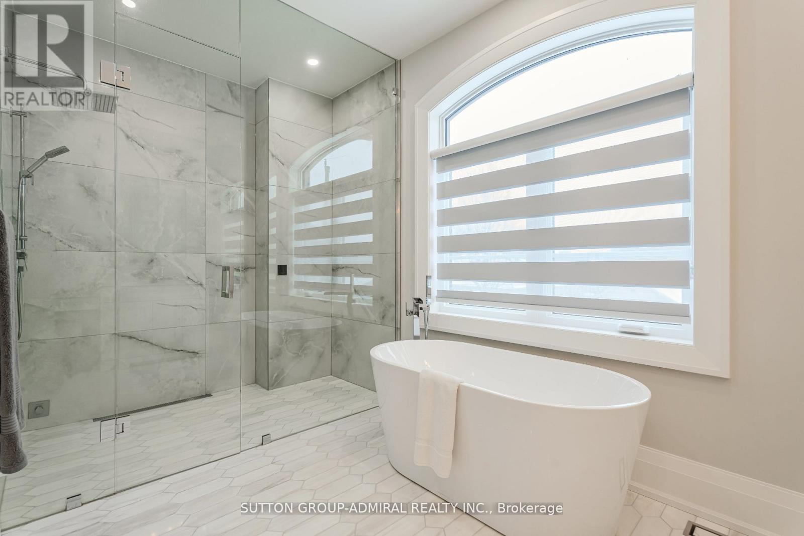 41 ELIZABETH DRIVE - 33