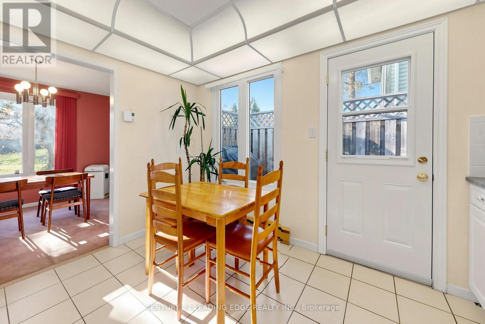 323 WARATAH AVENUE - 11