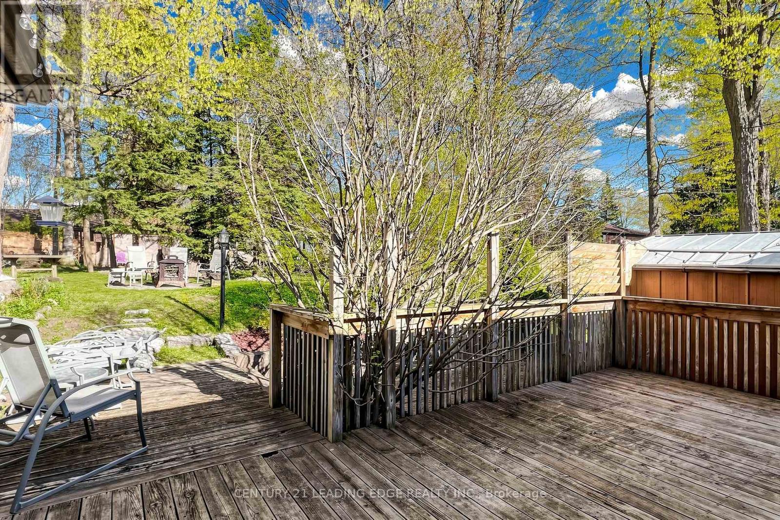 323 WARATAH AVENUE - 38