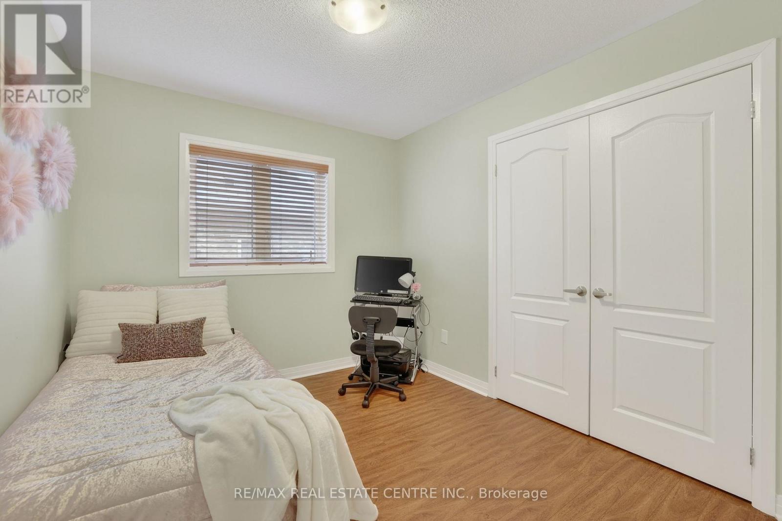 10 PORTER DRIVE - 24