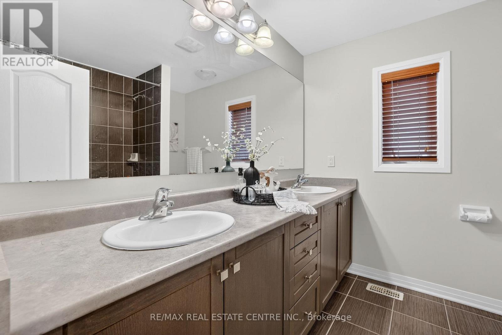 10 PORTER DRIVE - 29