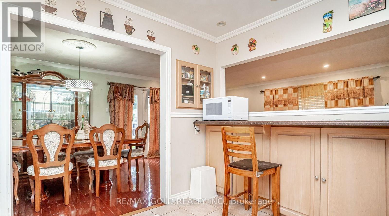 37 CARLYLE CRESCENT - 15