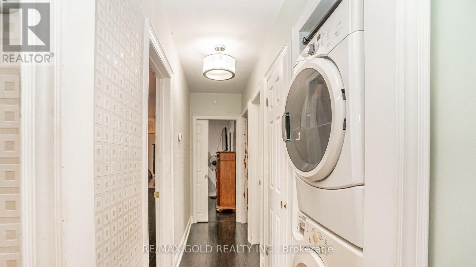 37 CARLYLE CRESCENT - 17
