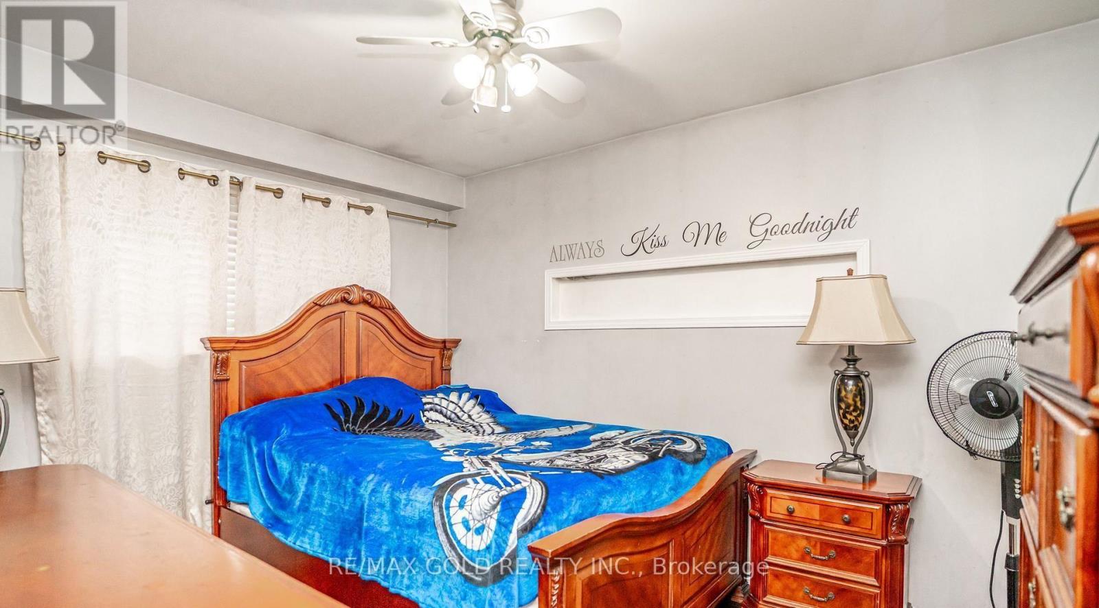37 CARLYLE CRESCENT - 23