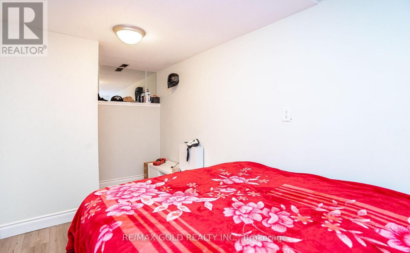37 CARLYLE CRESCENT - 31