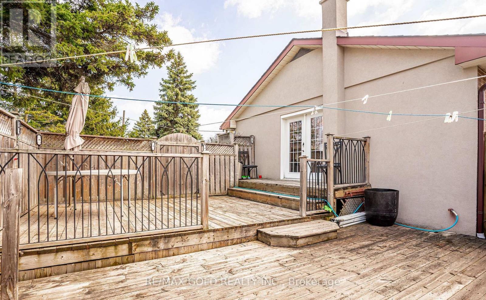37 CARLYLE CRESCENT - 38