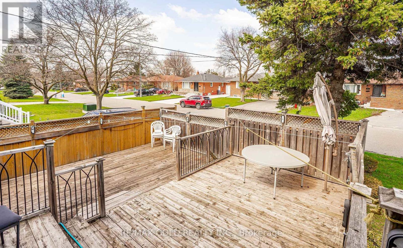 37 CARLYLE CRESCENT - 40