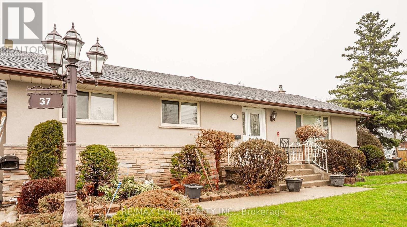 37 CARLYLE CRESCENT - 5