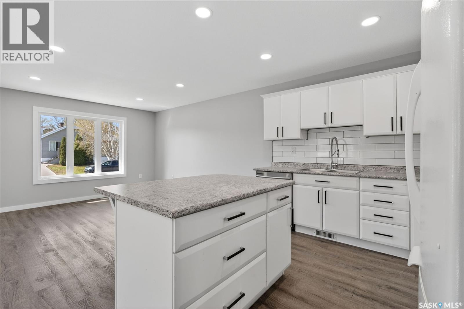 546 21st STREET E - 10