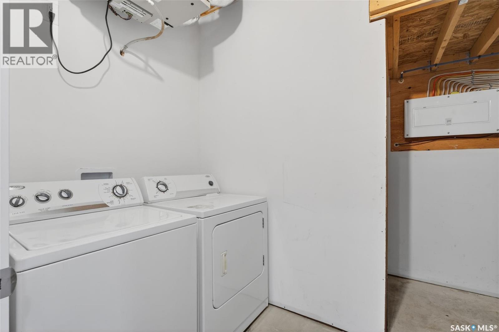 546 21st STREET E - 23