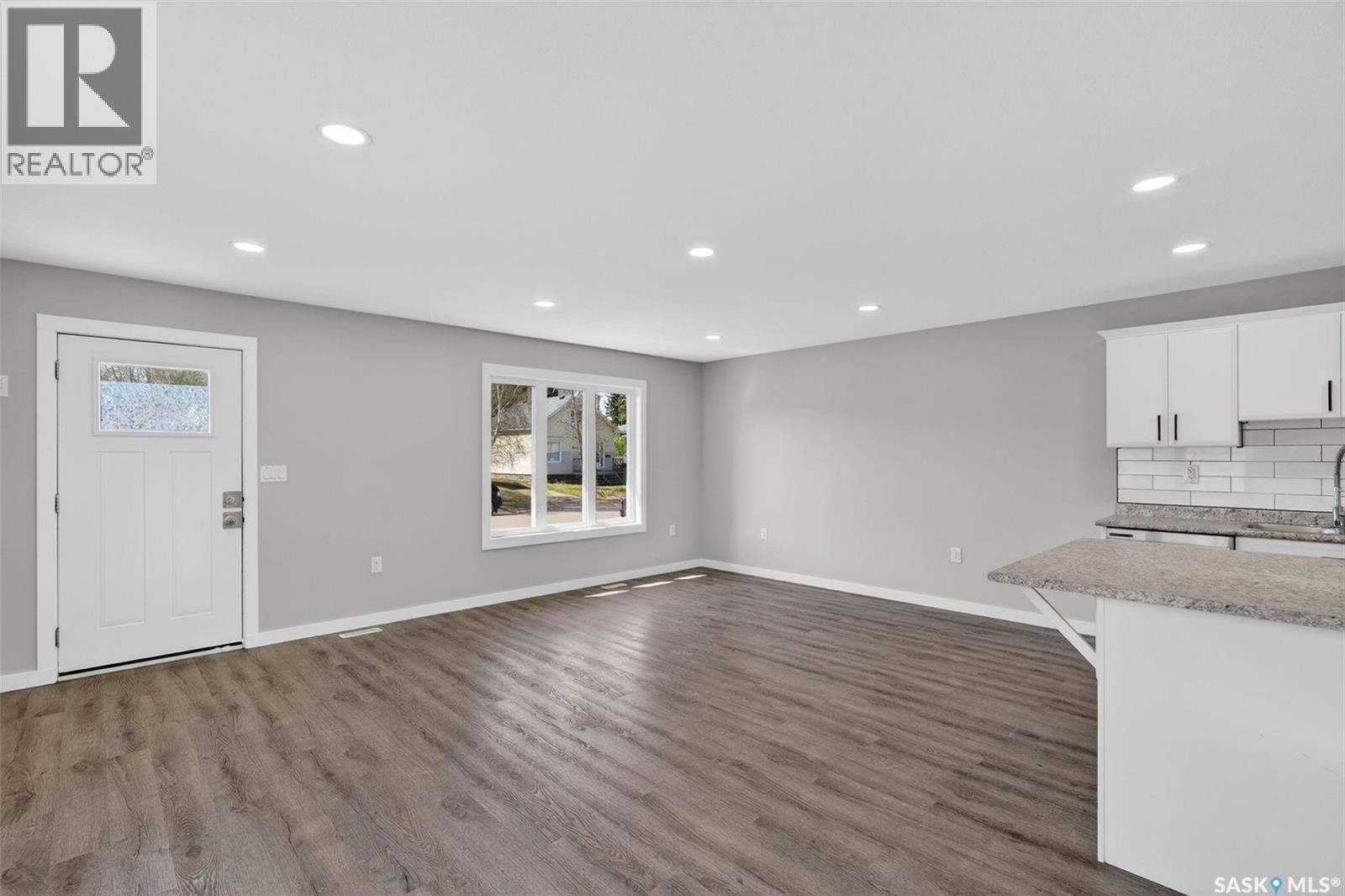 546 21st STREET E - 5