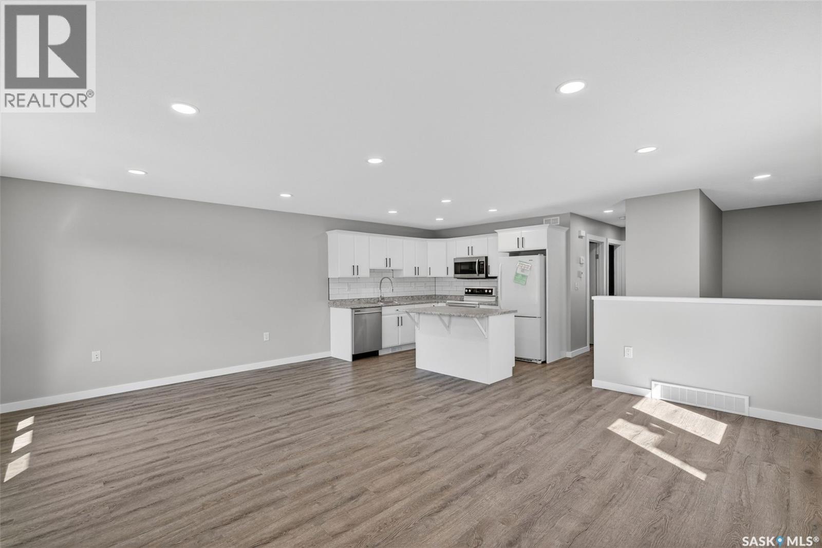 546 21st STREET E - 6