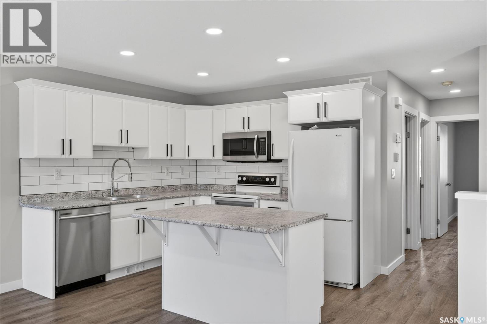 546 21st STREET E - 8