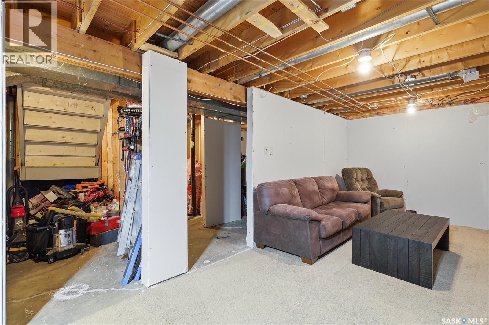 782 Hayworth CRESCENT N - 27
