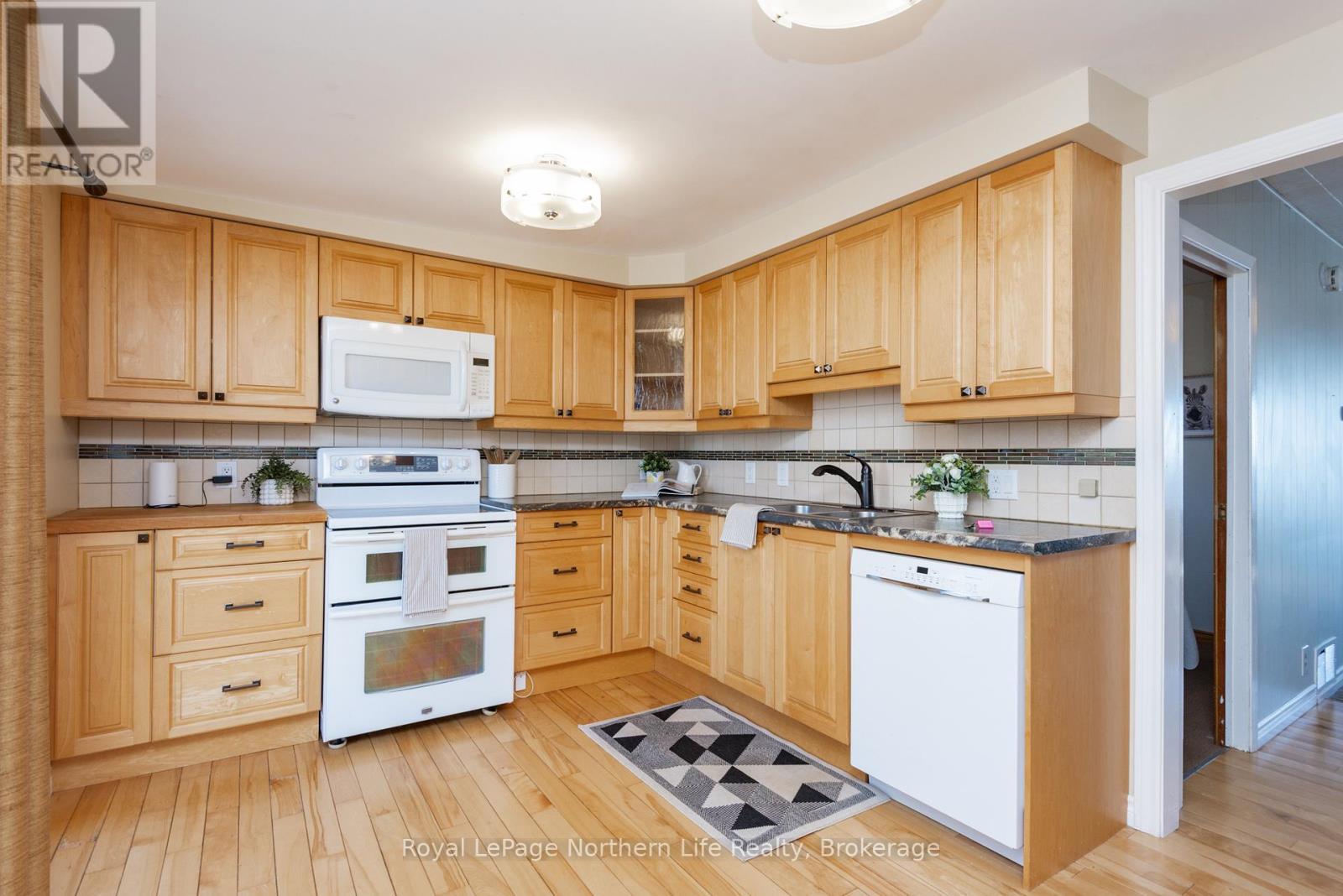 581 BANNER AVENUE - 19
