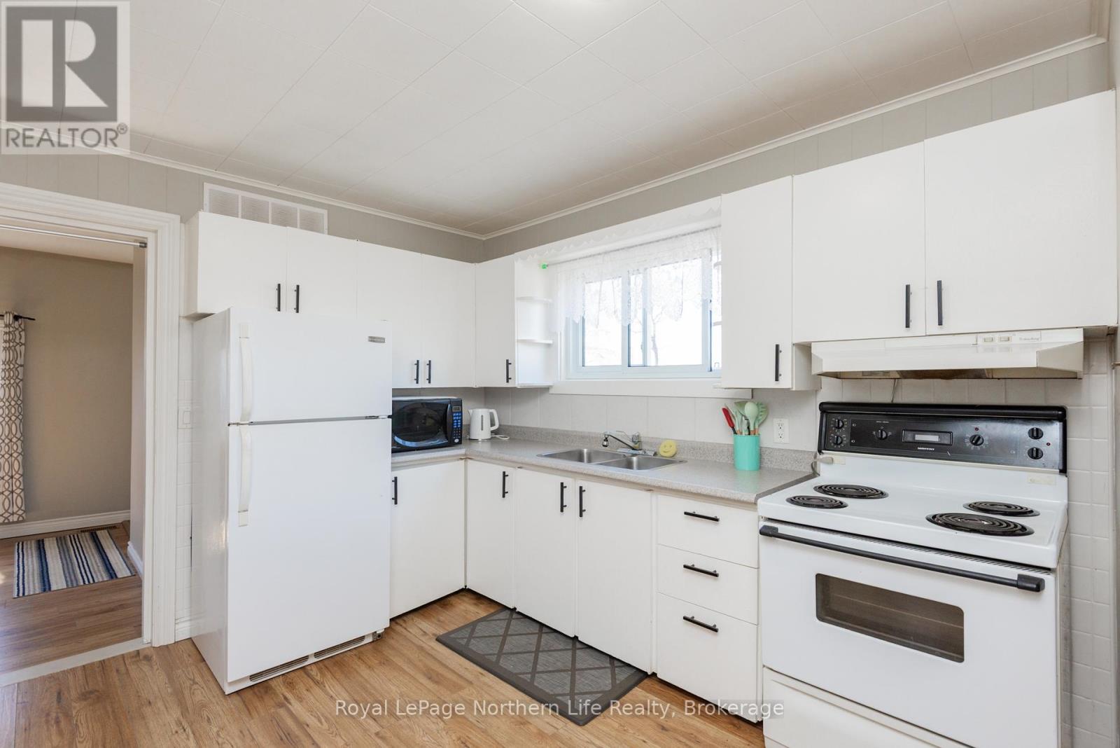 581 BANNER AVENUE - 8