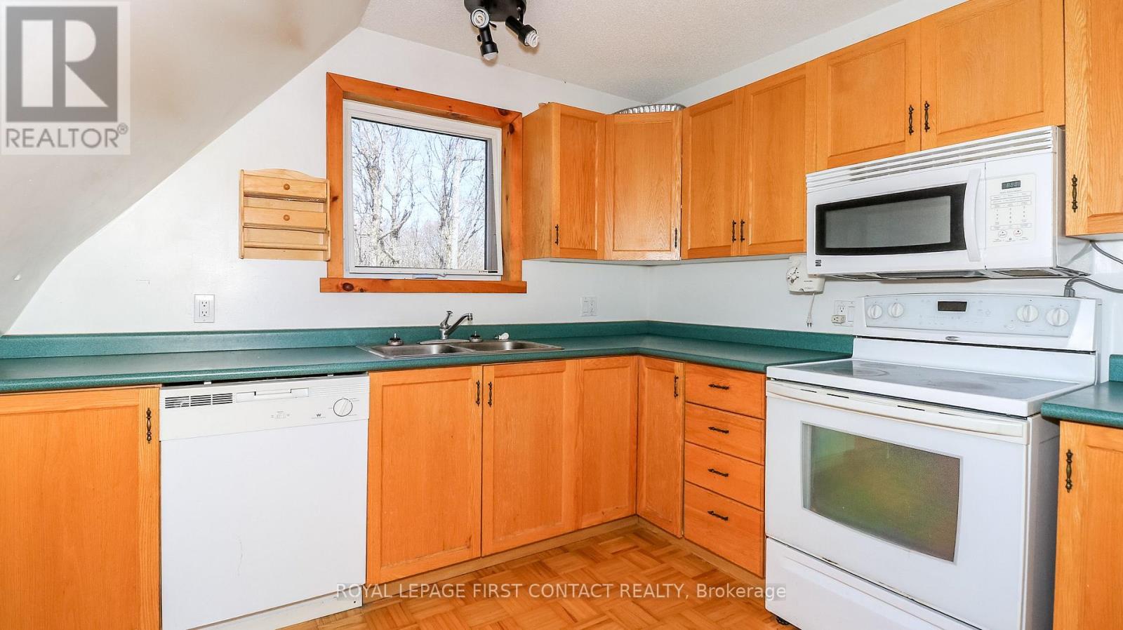 1518 LONE PINE DRIVE - 48