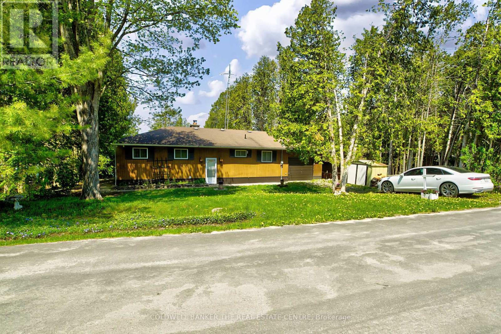 46 IRIS DRIVE - 16