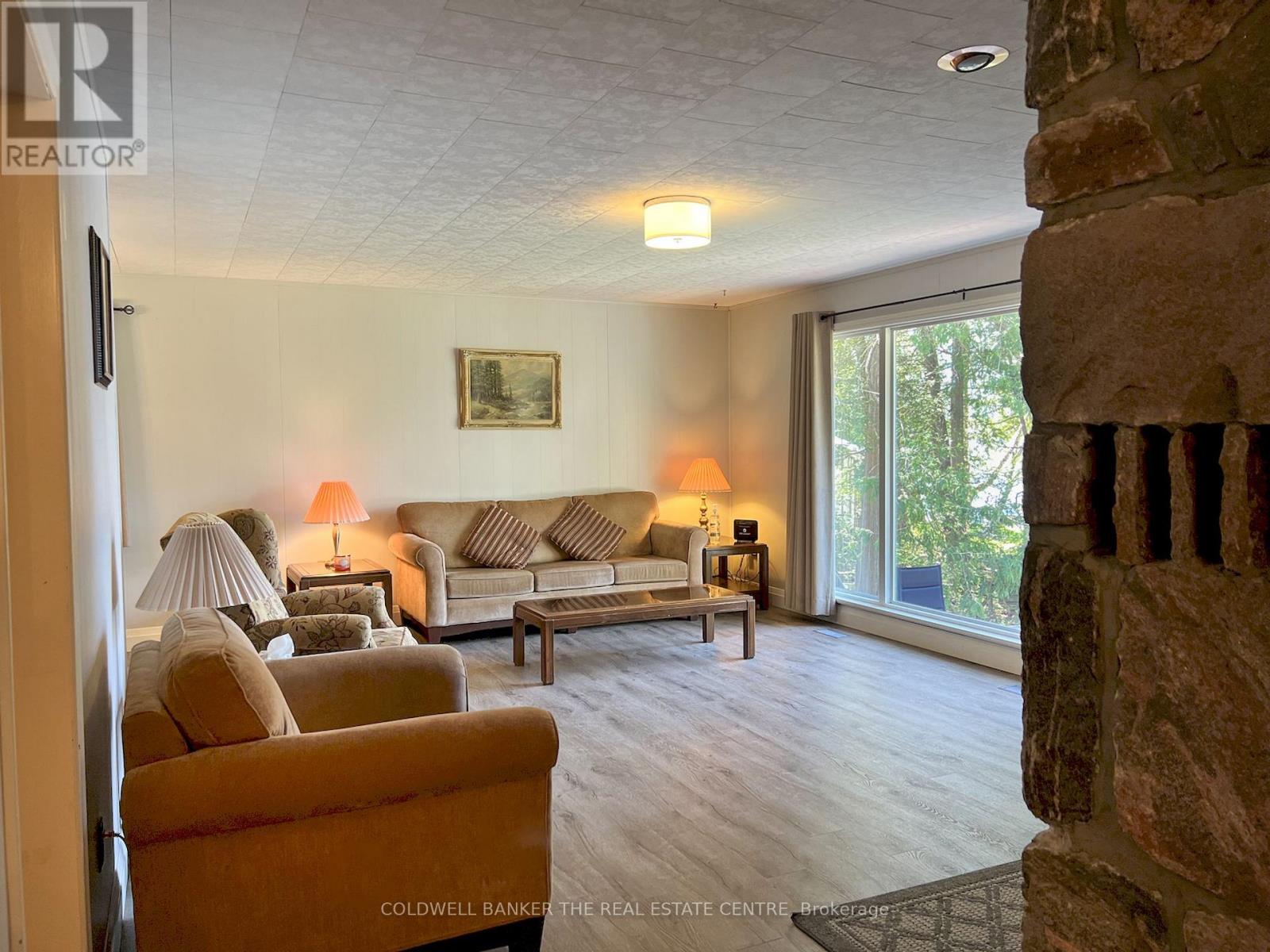 46 IRIS DRIVE - 18