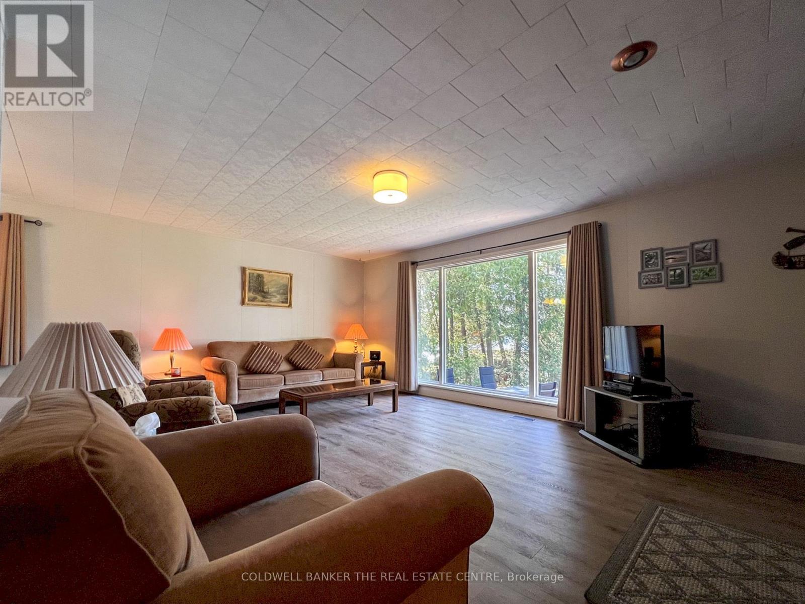 46 IRIS DRIVE - 19