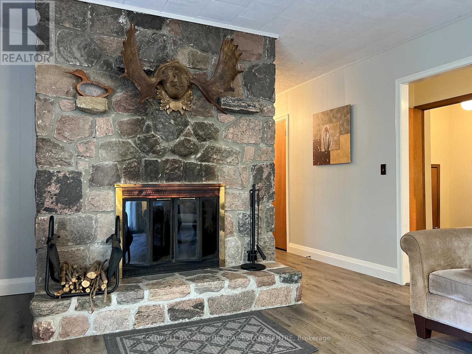 46 IRIS DRIVE - 25