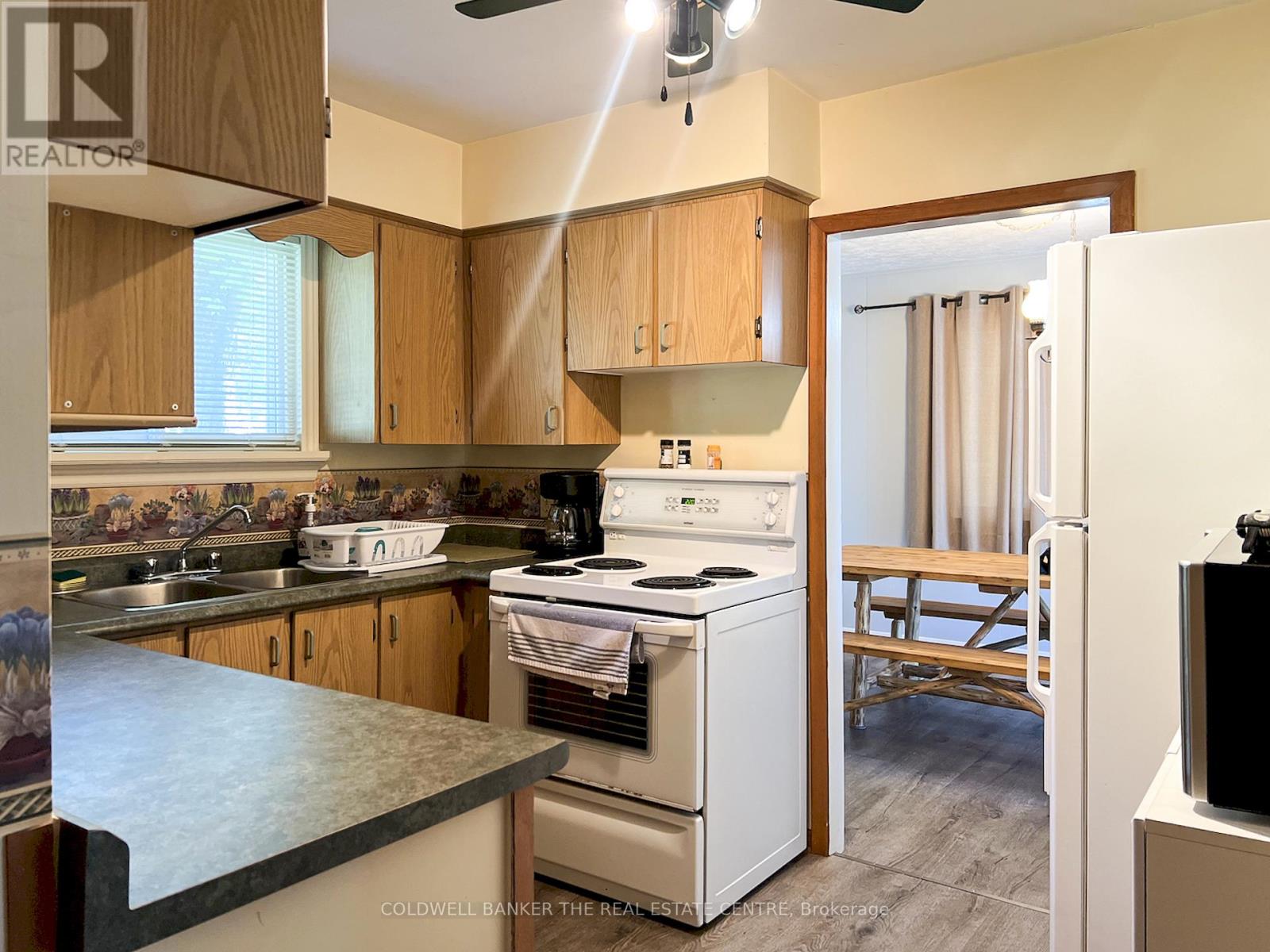 46 IRIS DRIVE - 30