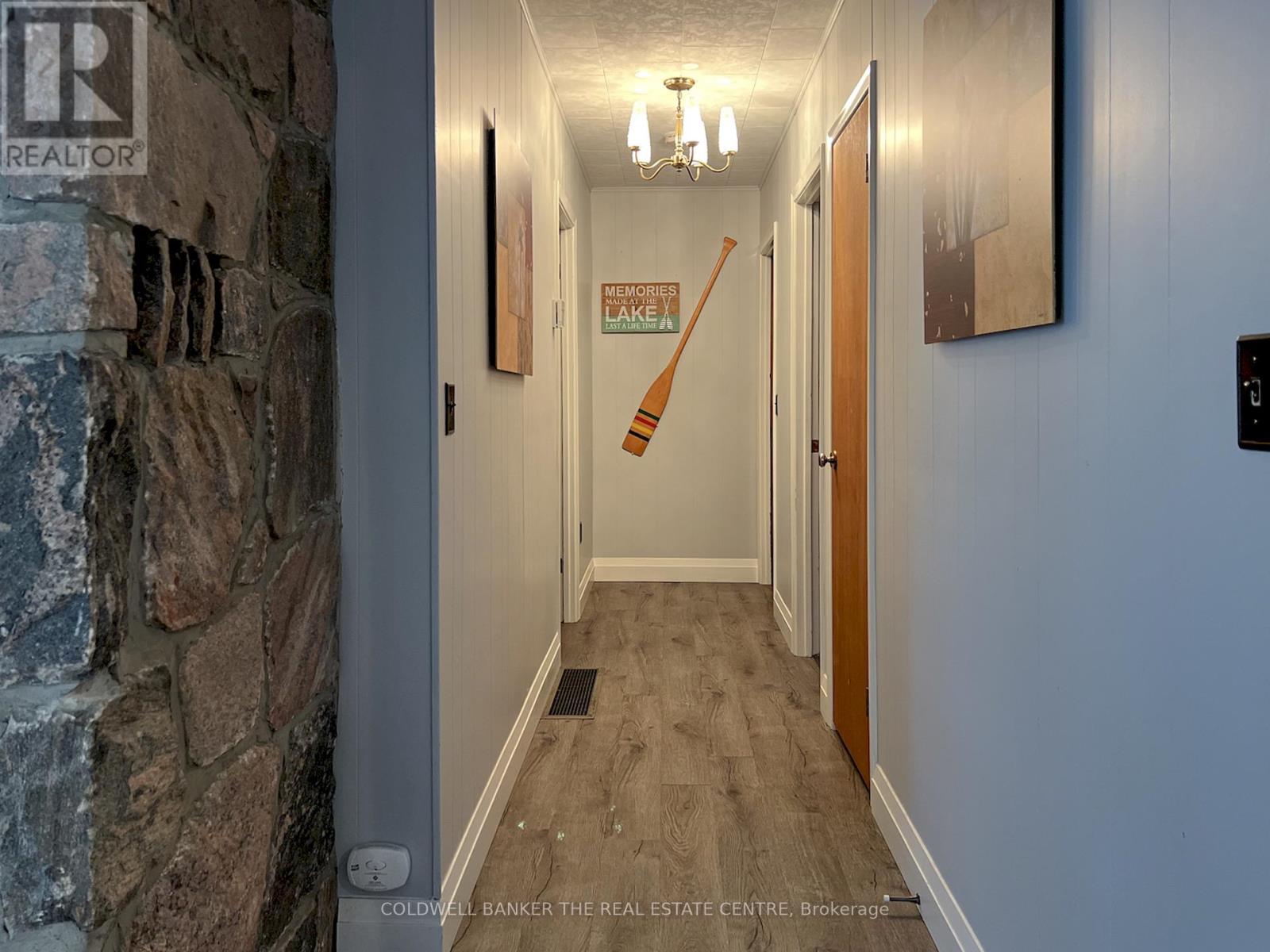 46 IRIS DRIVE - 33