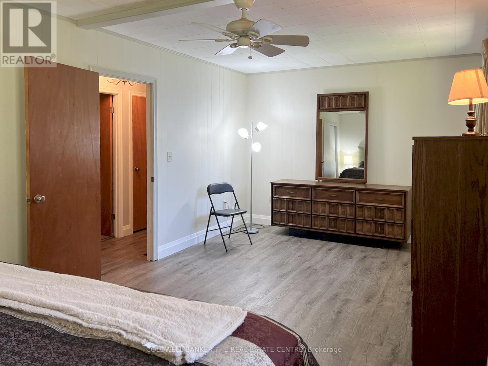 46 IRIS DRIVE - 38