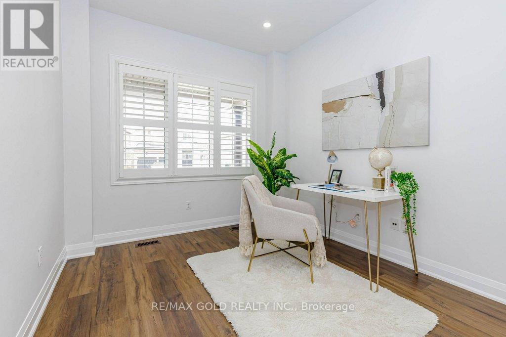 132 MCKNIGHT AVENUE - 9