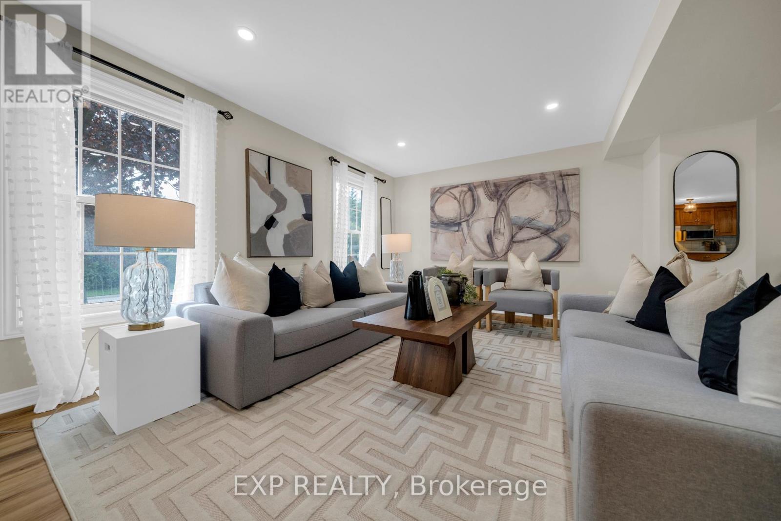 26 PEACHTREE CRESCENT - 1