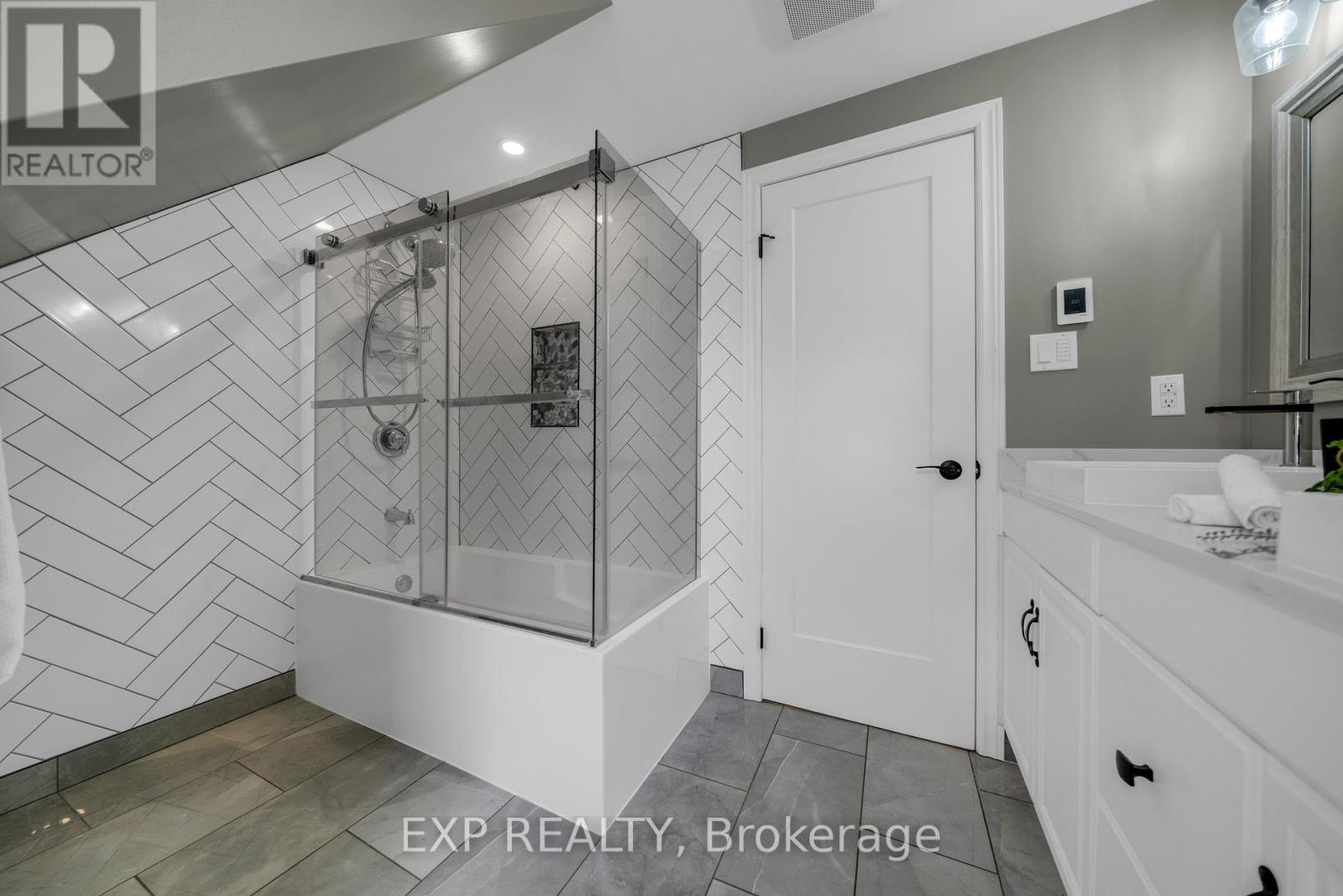 26 PEACHTREE CRESCENT - 19