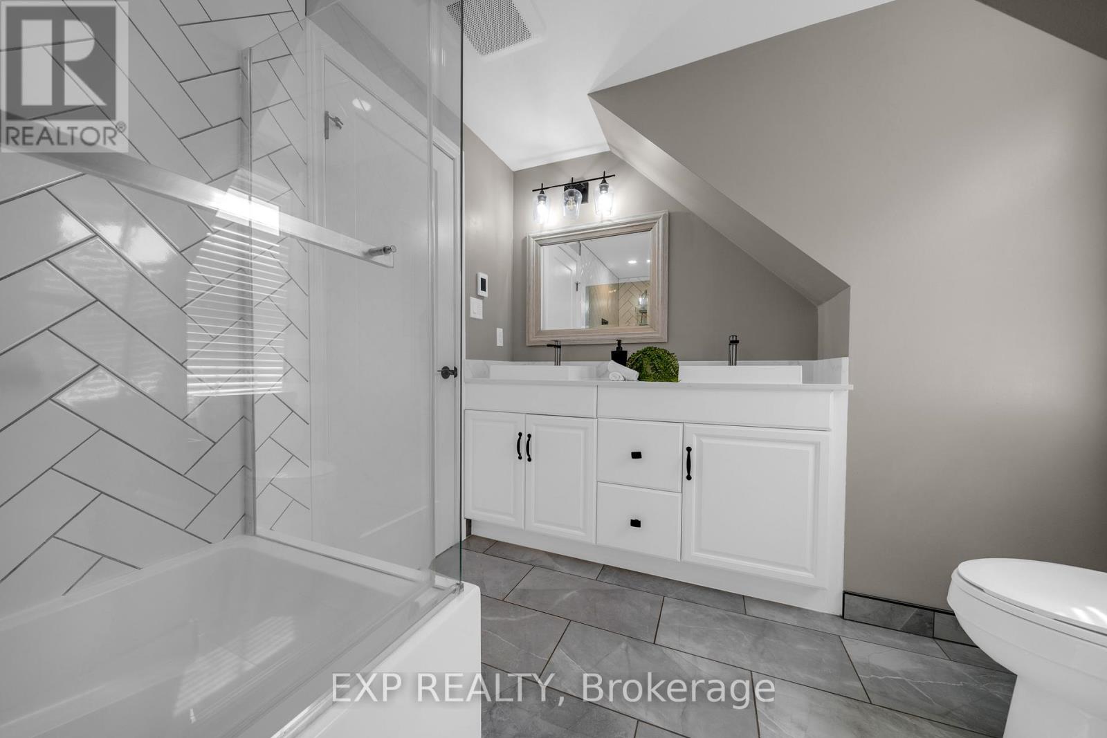 26 PEACHTREE CRESCENT - 20